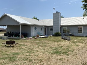 45 Rock Dove Dr in Lytle, TX - Building Photo - Building Photo