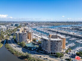 4316 Marina City Dr in Marina Del Rey, CA - Building Photo