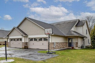 949 Hudson Ave in Stillwater, NY - Building Photo