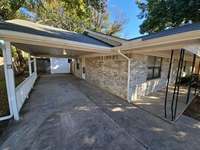 309 Denton Ct in Collinsville, TX - Building Photo - Building Photo