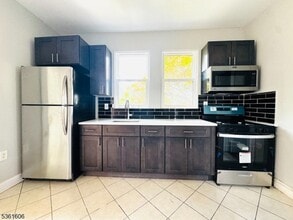 91 E Passaic Ave, Unit 2 in Bloomfield, NJ - Building Photo - Building Photo
