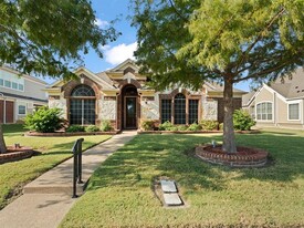 2905 Regents Park Ln in Garland, TX - Foto de edificio - Building Photo