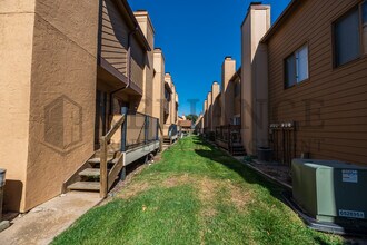 2405 S Capri St in Wichita, KS - Building Photo - Building Photo