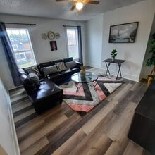 754 Sullivant Ave, Unit 754 in Columbus, OH - Foto de edificio - Building Photo