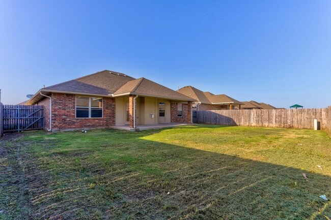 920 SW 13th St in Moore, OK - Foto de edificio - Building Photo