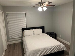 3303 W Greenridge Dr-Unit -24 in Houston, TX - Building Photo - Building Photo