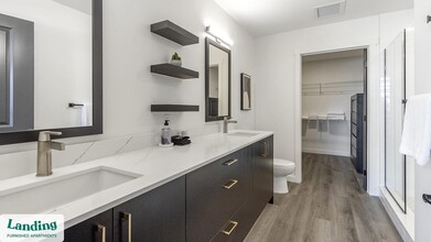 221 Main St N, Unit 1213 in St. Petersburg, FL - Foto de edificio - Building Photo