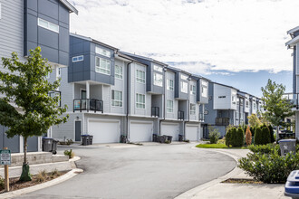 Avery I in Surrey, BC - Building Photo - Building Photo