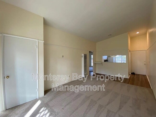 420 Lighthouse Ave in Pacific Grove, CA - Building Photo - Building Photo