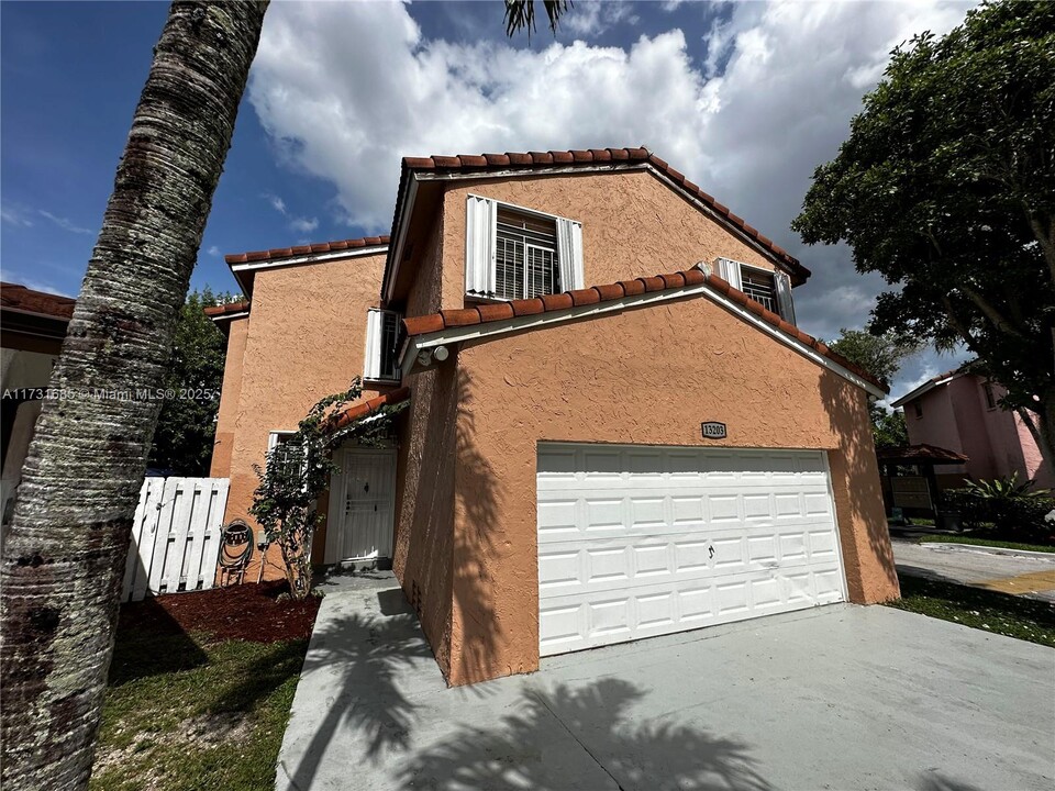 13203 SW 10th Terrace in Miami, FL - Building Photo