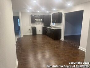 266 Kate Schenck Ave in San Antonio, TX - Building Photo - Building Photo