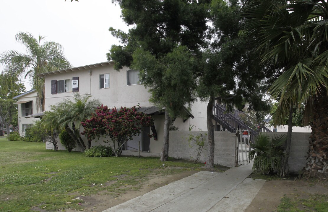 604 N Pauline St in Anaheim, CA - Foto de edificio