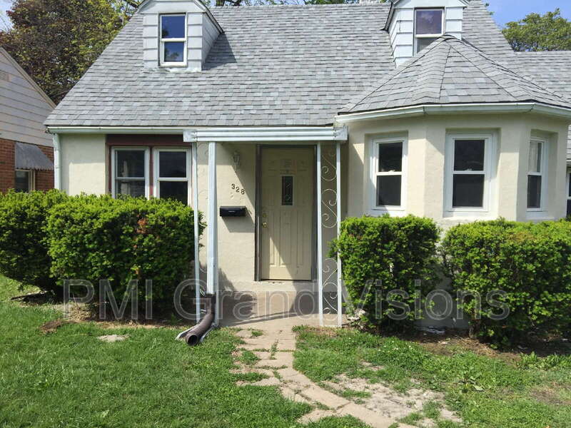 328 E Kellar Ln in Decatur, IL - Building Photo