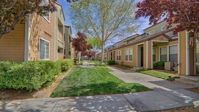 Cordova Park in Lancaster, CA - Foto de edificio - Building Photo