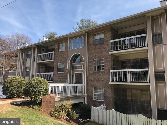 1935 Wilson Ln in McLean, VA - Building Photo - Building Photo