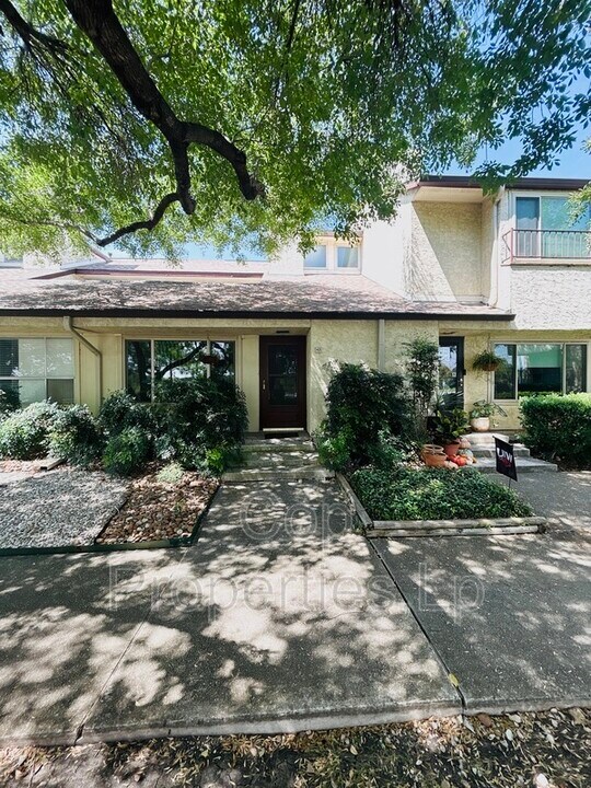 7123 Thrush View Ln in San Antonio, TX - Foto de edificio
