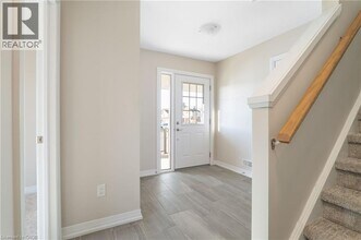 78 Monarch Woods Dr in Kitchener, ON - Building Photo - Building Photo