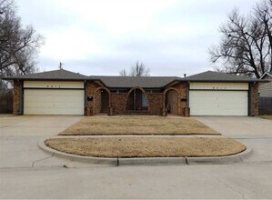 8415 E Gilbert St in Wichita, KS - Building Photo - Building Photo