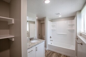 2196 E Karalee Way, Unit Downstairs in Sandy, UT - Building Photo - Building Photo