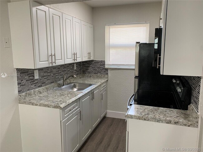 1101 N 22nd Ave-Unit -6 in Hollywood, FL - Building Photo - Building Photo