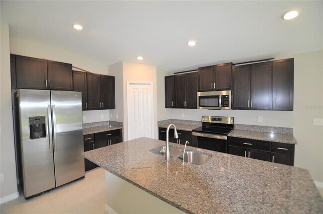 1458 Tahitian Sunrise Dr in Plant City, FL - Building Photo - Building Photo