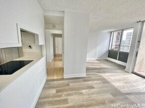 1535 Pensacola St in Honolulu, HI - Building Photo - Building Photo
