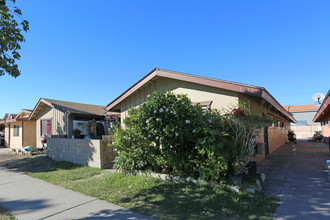 1845 E Grove Ave in Orange, CA - Building Photo - Building Photo