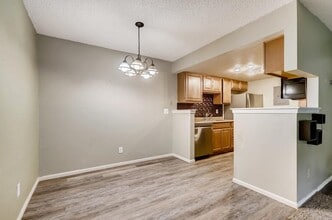 8225 Fairmount Dr, Unit 6-107 in Denver, CO - Building Photo - Building Photo