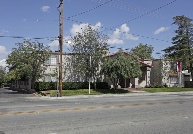 Royal Palms in Palmdale, CA - Building Photo - Building Photo