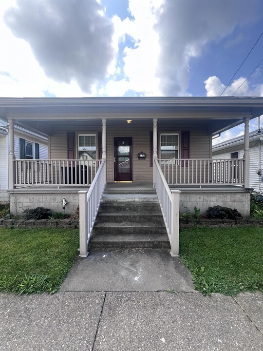 118 S 1st Ave in Paden City, WV - Building Photo