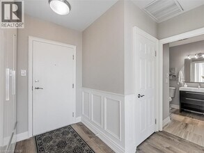 880 Dundas St W in Mississauga, ON - Building Photo - Building Photo