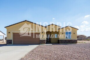 12577 W Xavier Dr in Arizona City, AZ - Building Photo