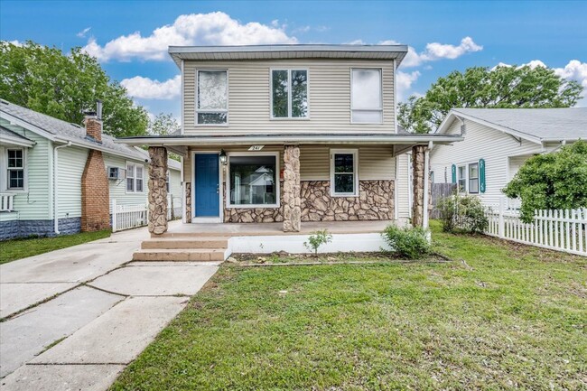 property at 241 N Sedgwick St