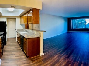 245 West Tujunga in Burbank, CA - Building Photo - Interior Photo
