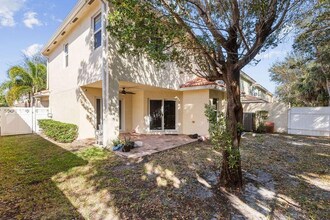 6384 Adriatic Way in Greenacres, FL - Foto de edificio - Building Photo