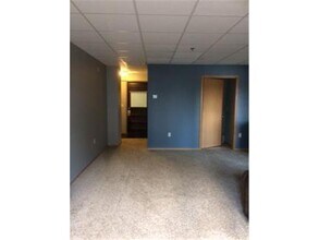 109 E Luverne St in Luverne, MN - Foto de edificio - Building Photo