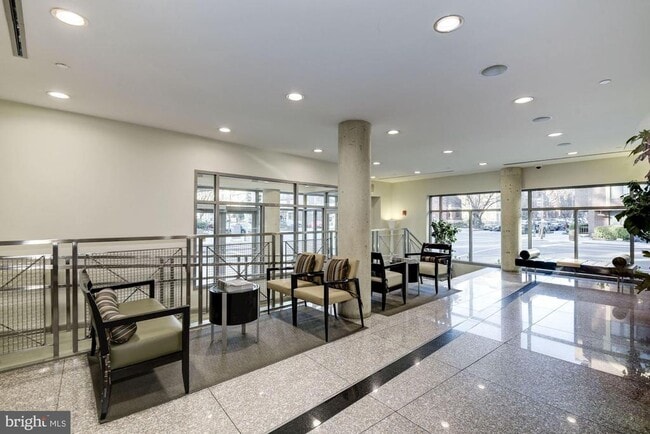 1300 N St NW in Washington, DC - Foto de edificio - Building Photo