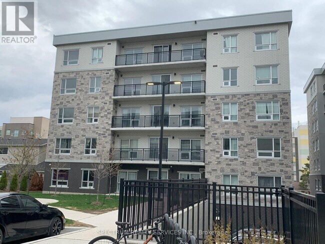 275 Larch St in Waterloo, ON - Building Photo - Building Photo