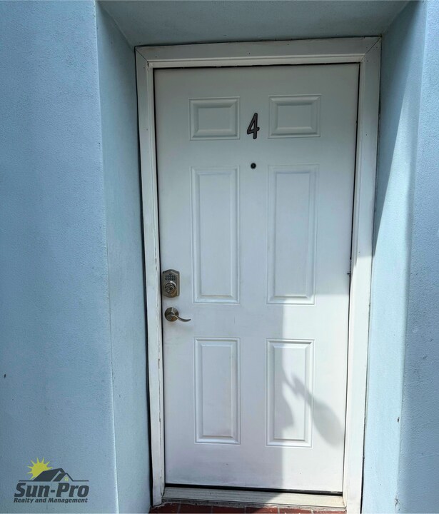 410 Butler Blvd in Daytona Beach, FL - Foto de edificio