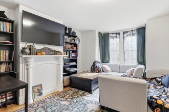 50 Monmouth St in Boston, MA - Foto de edificio - Building Photo