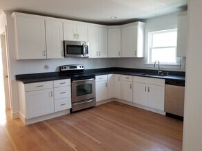 238 Hill St, Unit 1 in Biddeford, ME - Building Photo - Building Photo