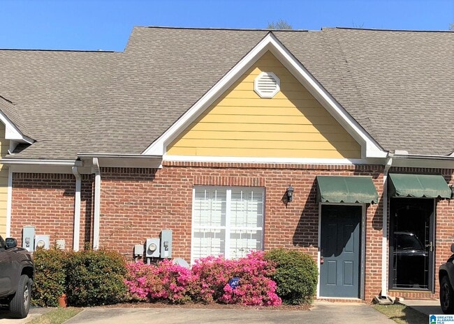 property at 3013 Twin Oak Dr