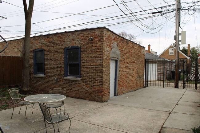 7255 S Washtenaw Ave. in Chicago, IL - Building Photo - Building Photo