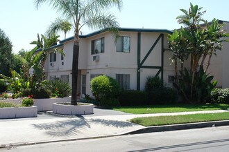6944-6954 Coldwater Canyon Ave in North Hollywood, CA - Building Photo - Building Photo