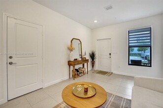 242 SW 159th Ln in Pembroke Pines, FL - Building Photo - Building Photo