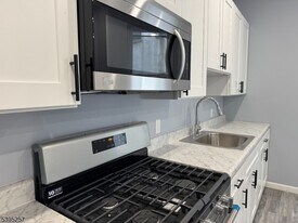 155 Clifton Ave in Newark, NJ - Building Photo