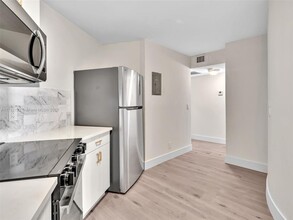 400 Leslie Dr in Hallandale Beach, FL - Building Photo - Building Photo