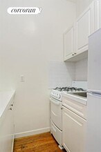 212 W 16th St in New York, NY - Building Photo - Building Photo