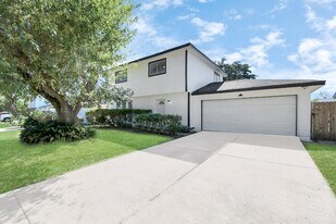 9912 Cardinal St in La Porte, TX - Building Photo