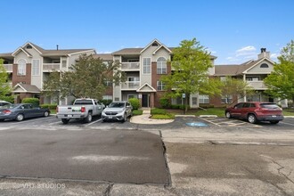 56 Sterling Cir-Unit -201 in Wheaton, IL - Building Photo - Building Photo